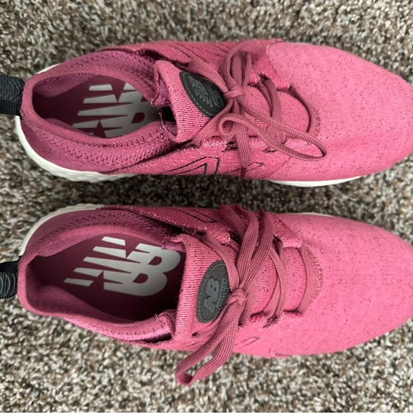 WORN ONCE!! Women’s New Balance Shoes Pink 9.5 - Picture 5 of 7